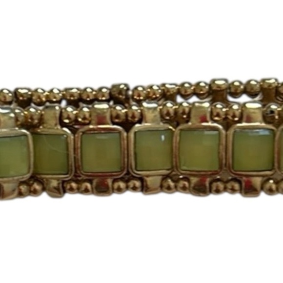 Elegant Gold and Green Bracelet - Picture 6 of 7